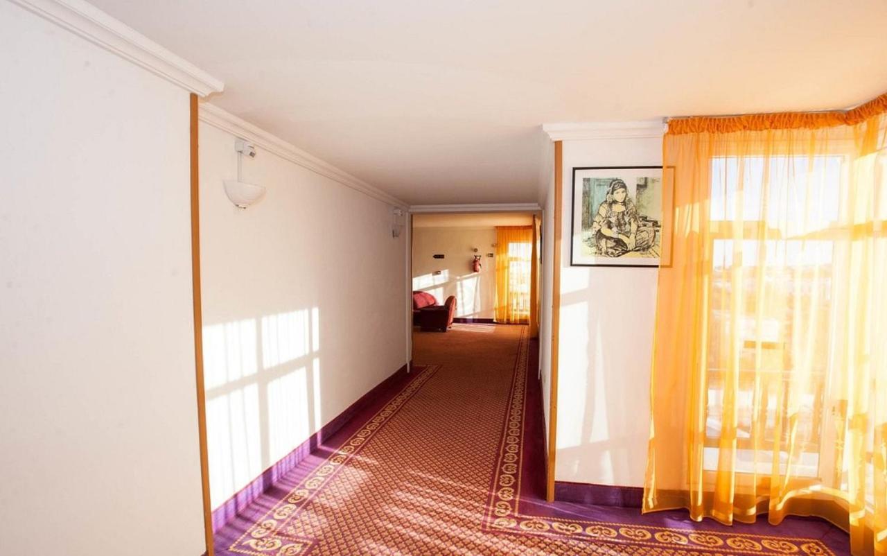 Riviera Hotel - Family Only Порт Ел Кантауи Екстериор снимка