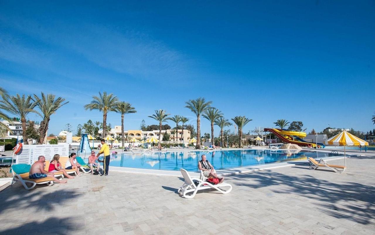 Riviera Hotel - Family Only Порт Ел Кантауи Екстериор снимка