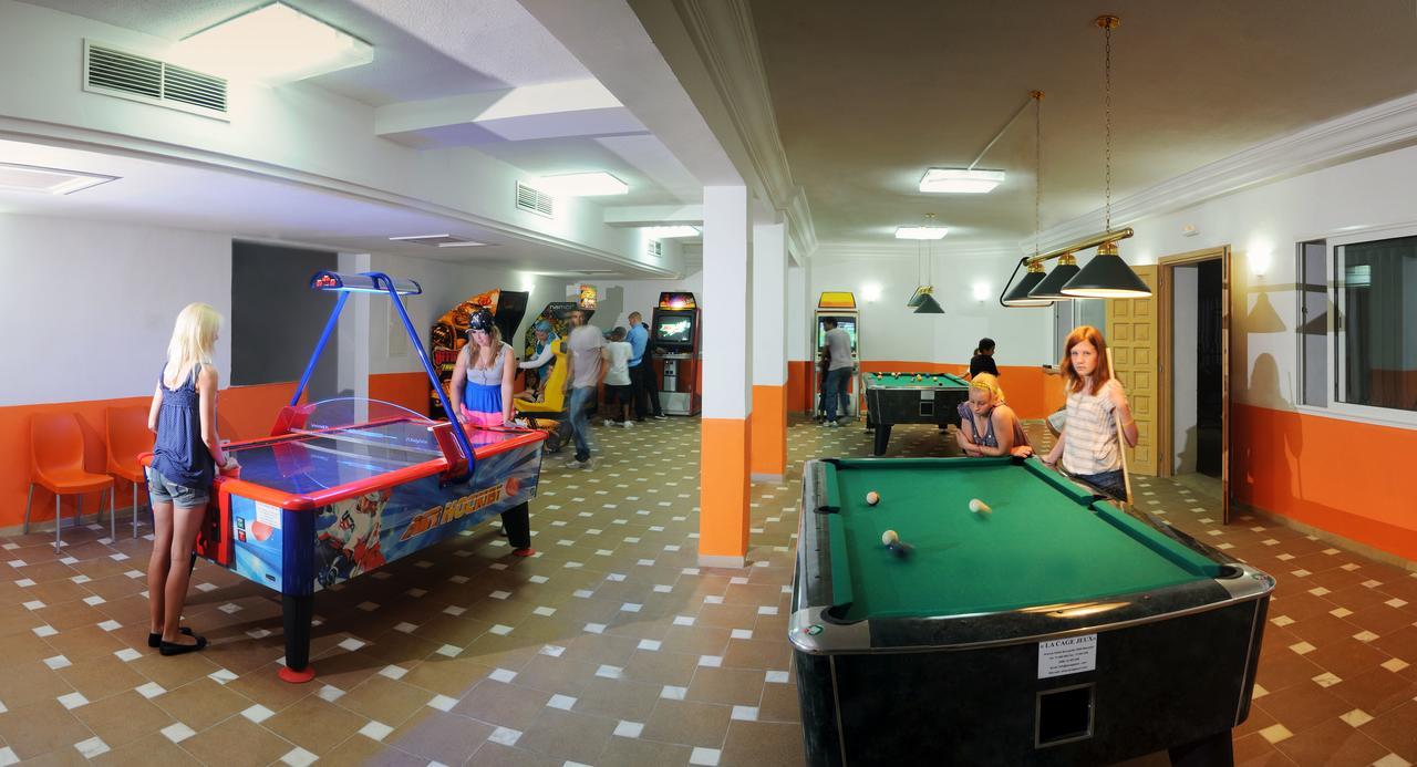 Riviera Hotel - Family Only Порт Ел Кантауи Екстериор снимка